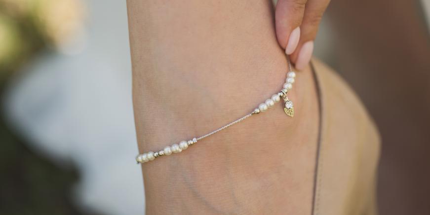 main of Fashionable Women Are Turning to the Anklet for Added Flair